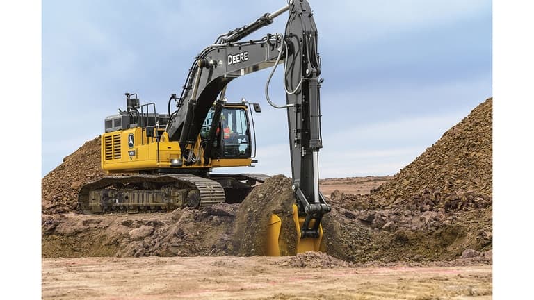 A 470P-Tier Excavator moving dirt at a jobsite. | 4re Equipment